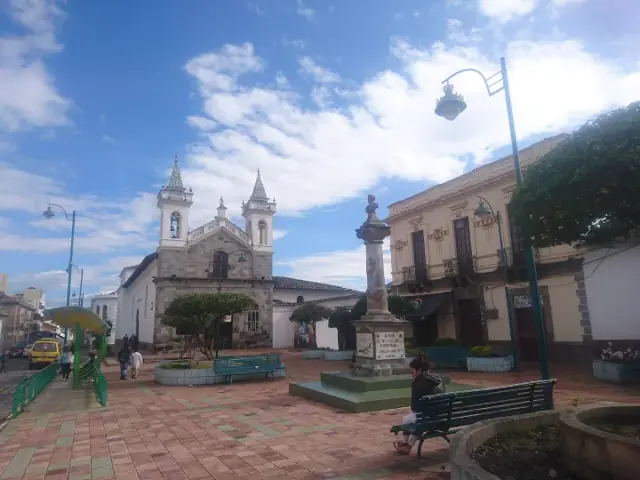 Iglesia y plazoleta de San Agustín, centro de Ibarra